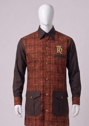 Chemise Homme Marron Bicolore à Poches Cargo Chemise homme marron bicolore à manches longues avec buste texturé cuivré, poches cargo et logo or Royal Design.